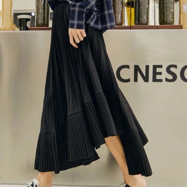 Original Design French retro irregular fishtail skirt, 黑色针织半身裙女春季中长款百褶长裙高腰