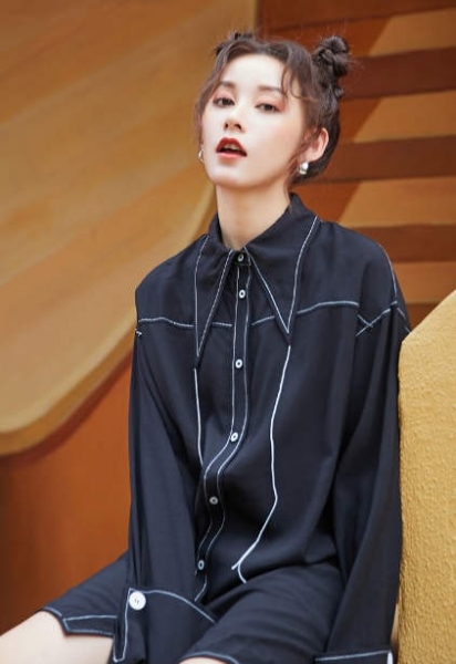 Doll collar loose line blouse, 2019初秋季新款韩版复古港味气质轻熟风上衣