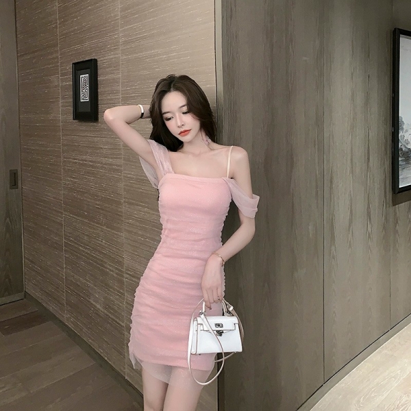 Pink sexy suspender dress women's 2020 summer new, 粉色性感吊带连衣裙女装2020夏季新款韩版设计感收腰显瘦包臀短裙