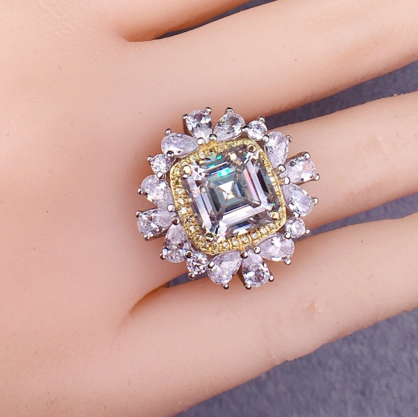 Domineering Moissanite diamond ring 5.5 carats center stone, 霸气款莫桑钻戒指，火彩超好，爆闪无敌克拉钻，阿斯切，主石5.5克拉