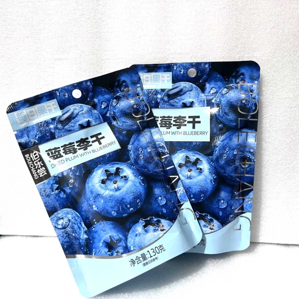 BOLECHANG Dried Plum with Blueberry 130g x 2 bags, 本品采用天然水果原料制作，不添加人工防腐剂，健康美味兼得。软糯耐嚼，口感丰富，是喜爱传统果干或想尝试亚洲风味零食的最佳选择。