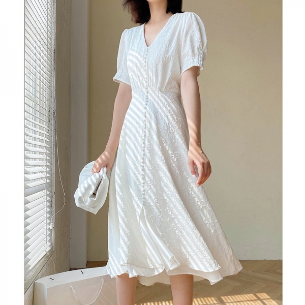 Bubble sleeve dress 2021 summer gentle Fairy Dress, 这个是法式复古气质的一款连衣裙
泡泡袖设计 增添了整体的复古感
彰显时髦气质