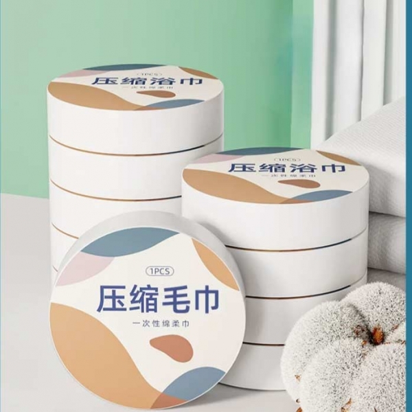 Pure cotton compressed towels, soft, absorbent and portable for all uses., 一次性压缩毛巾 —— 纯棉材质，柔软吸水，独立包装，便携易用，适用于出行、露营及日常使用